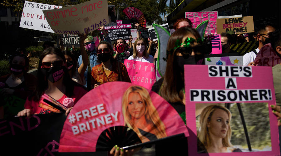 Britney Spears’ father agrees to give her custody