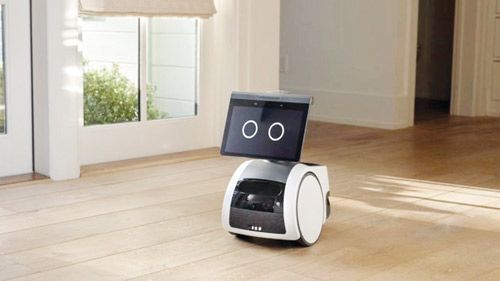 Gulf News |  Amazon introduces a “science fiction” robot that can browse at home