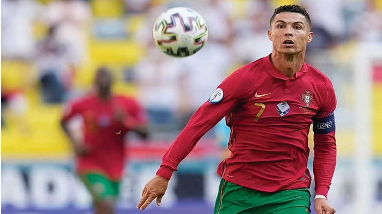 Ronaldo left the Portuguese camp after writing history