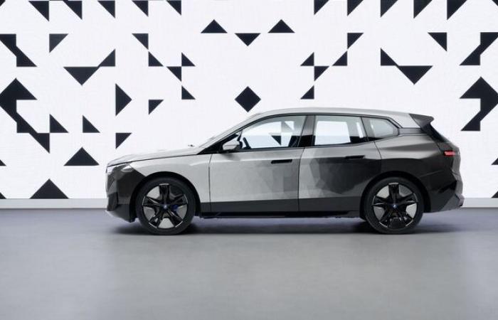 BMW reveals a car that can change its color