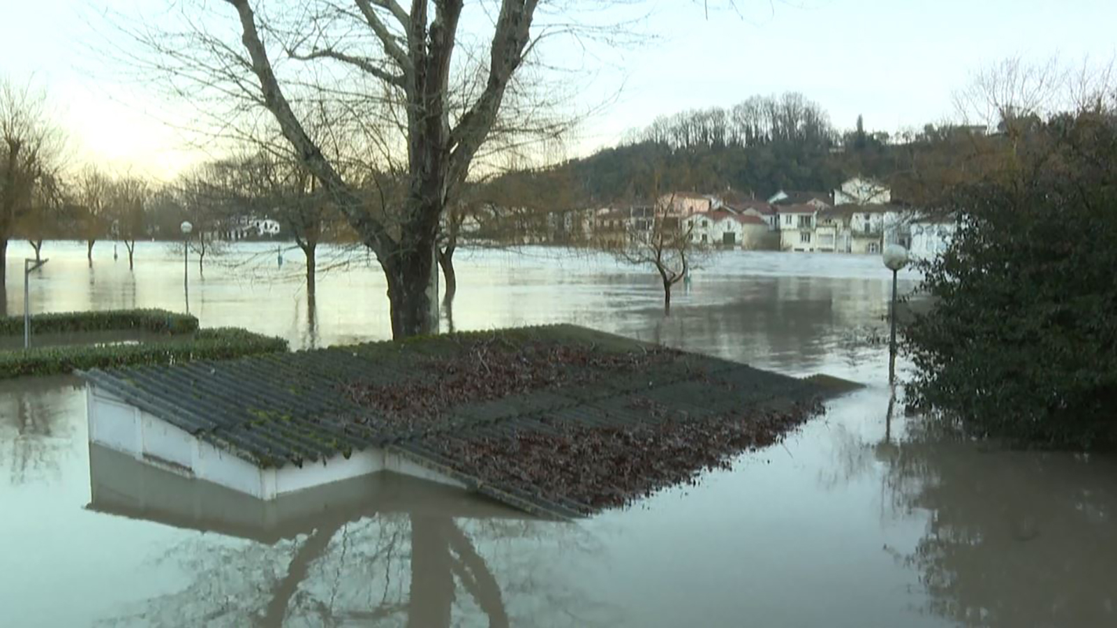 “Tsunami” of rain and snow floods France .. Video