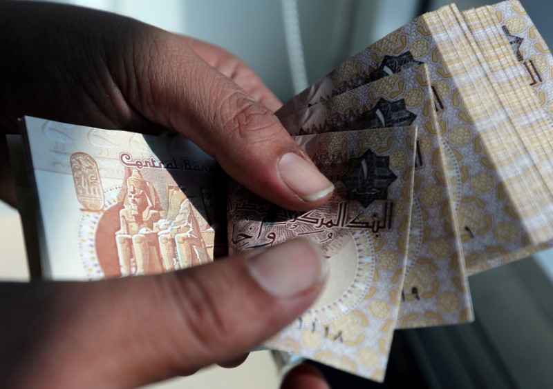 Egyptian pound resumes 1.2% fall today through Investing.com