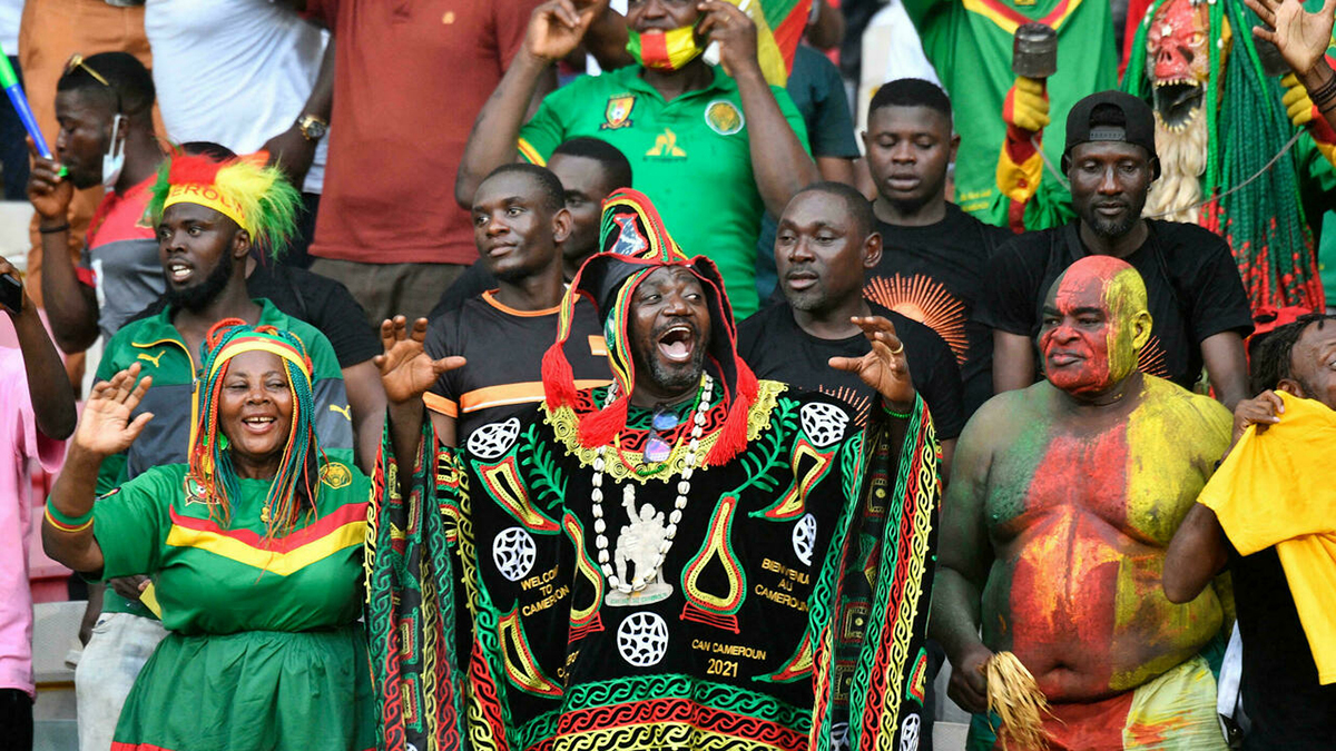 Terrible situation .. Senegal fans gathered at the venue of the match in Egypt