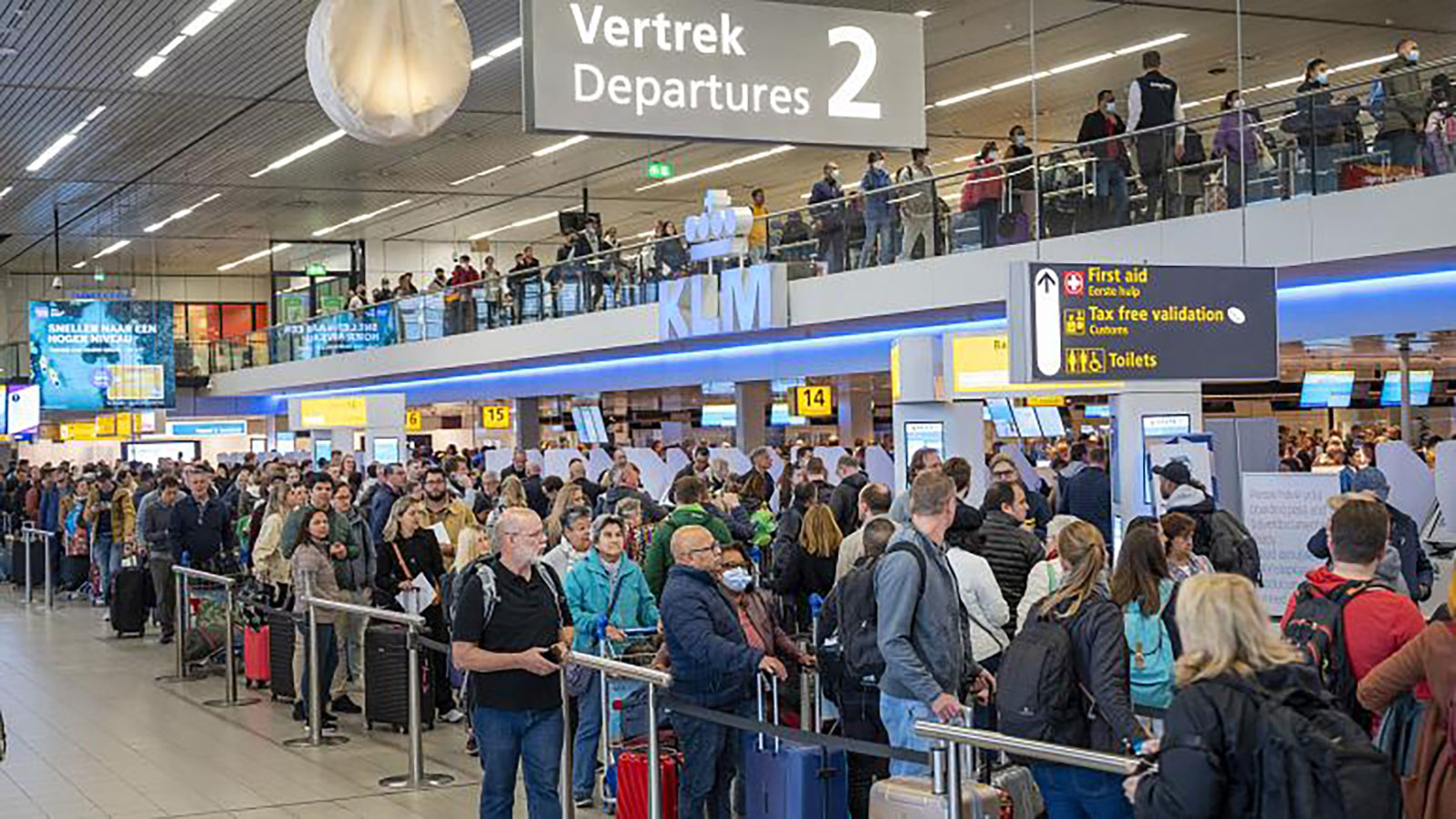 European airports are overcrowded following the lifting of corona restrictions