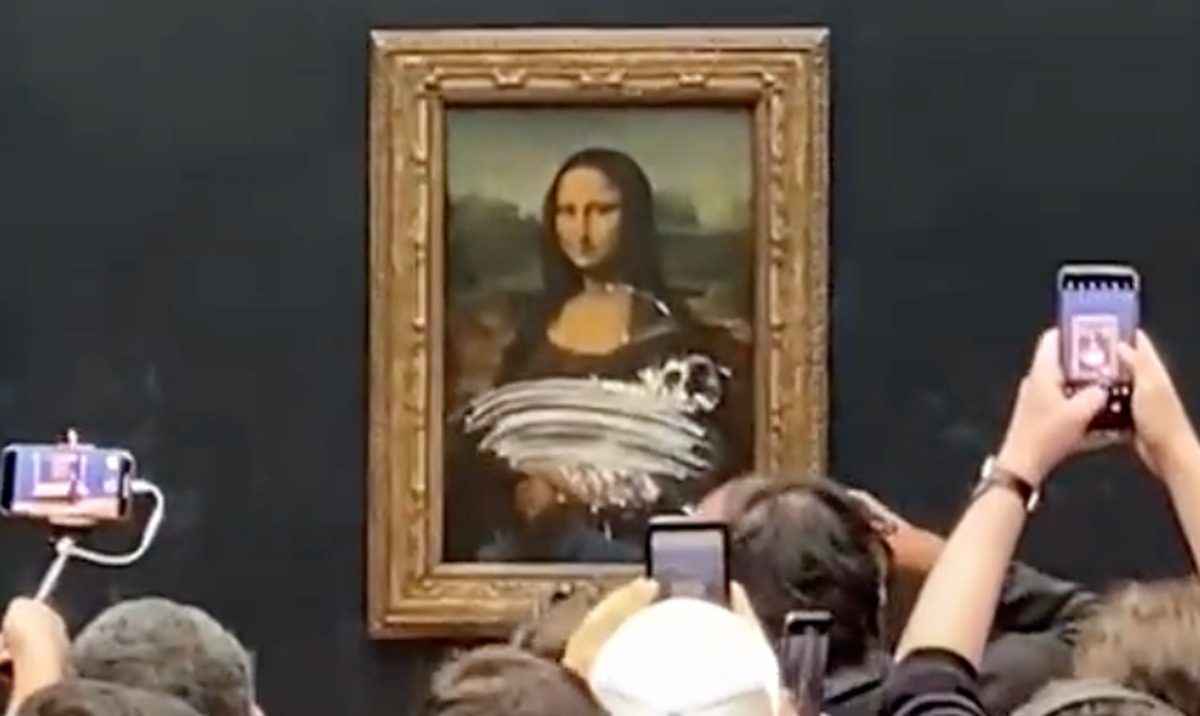 Mona Lisa's history with sabotage .. from theft to distortion