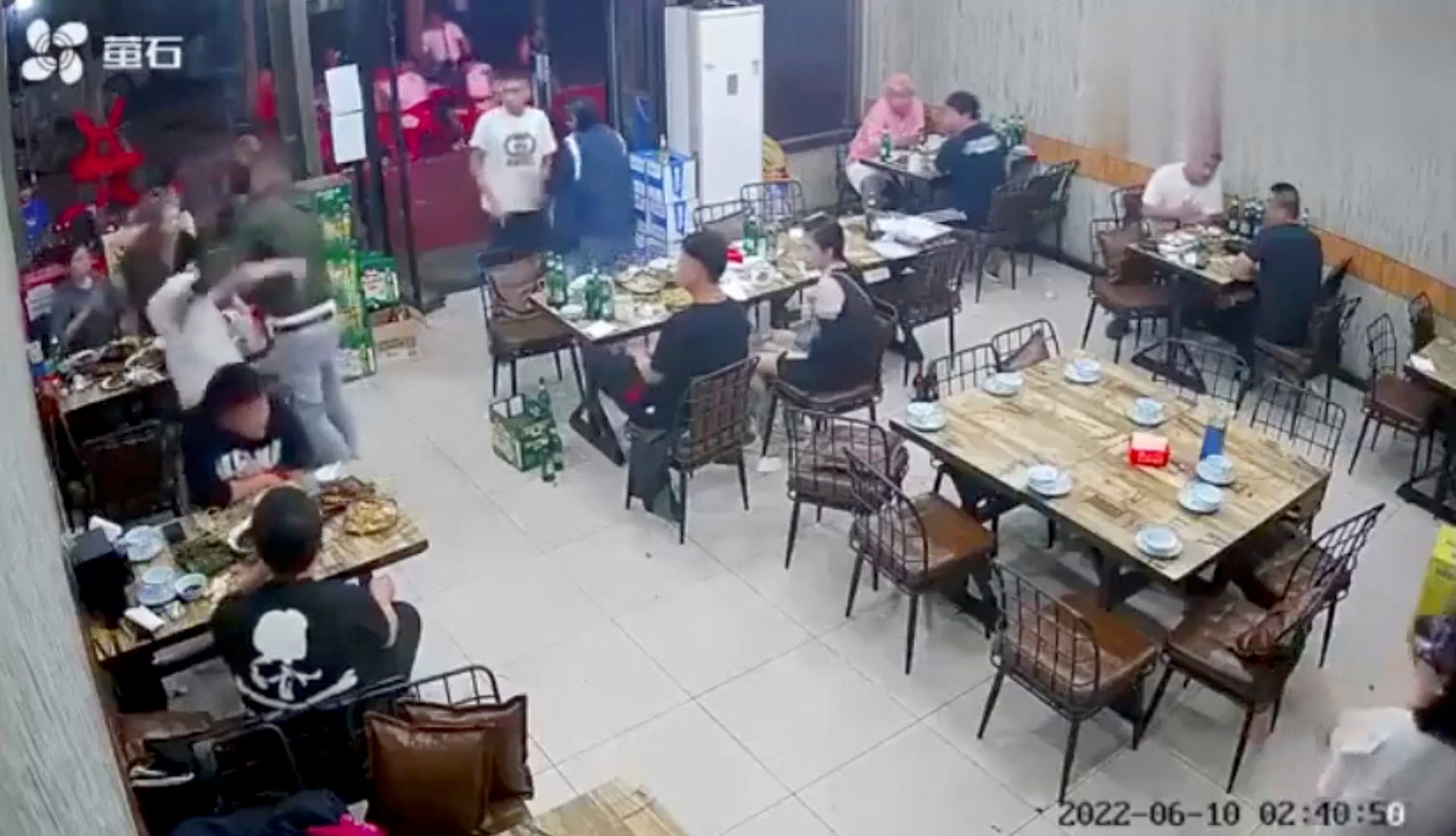 A video of a man beating a woman in a restaurant in China has caused a stir