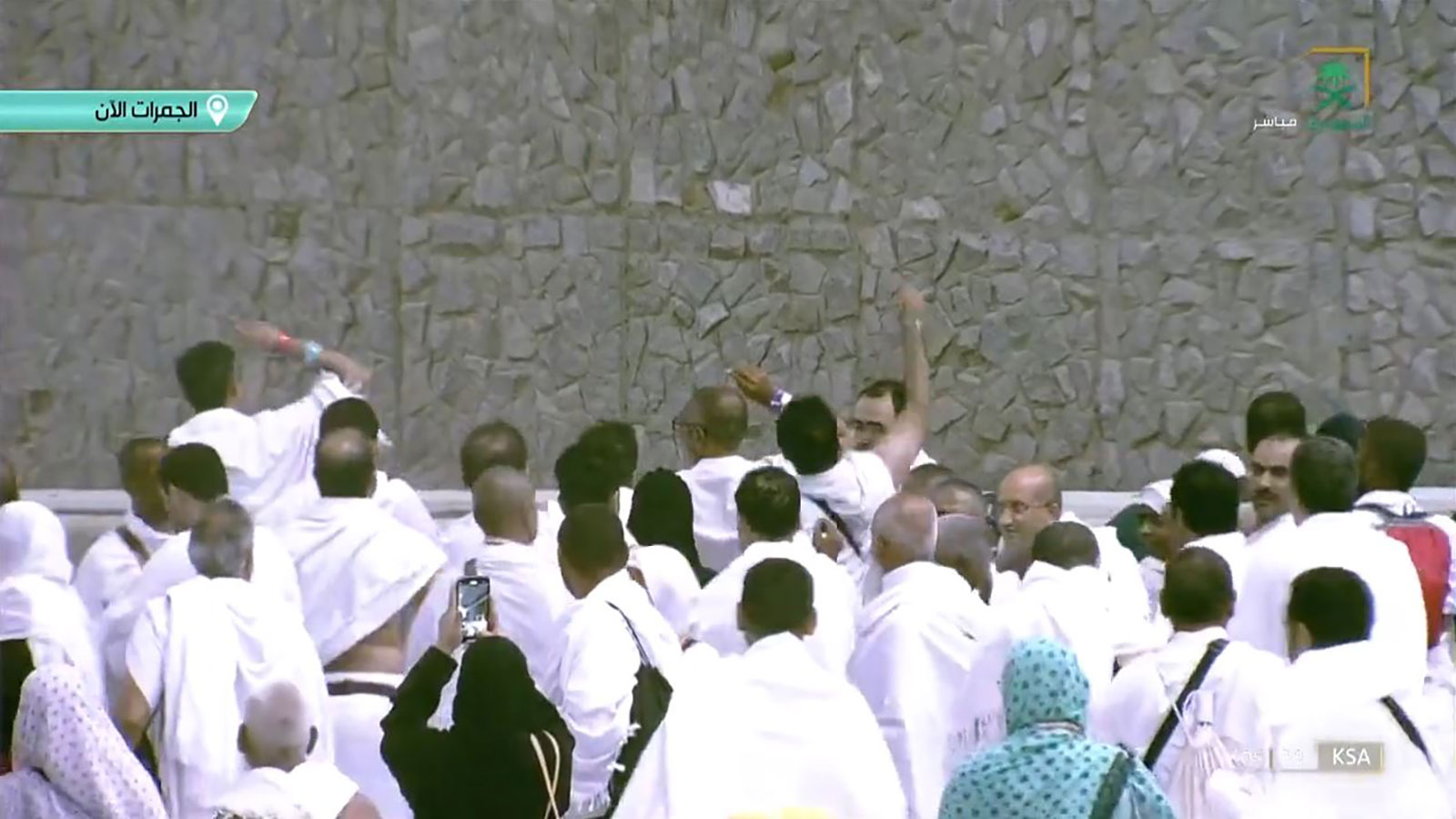 Pilgrims throw Aqaba’s Great Jamarat at the end of the biggest pilgrimage season since 2019.  Video