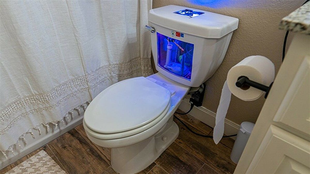 YouTuber builds gaming PC from working toilet